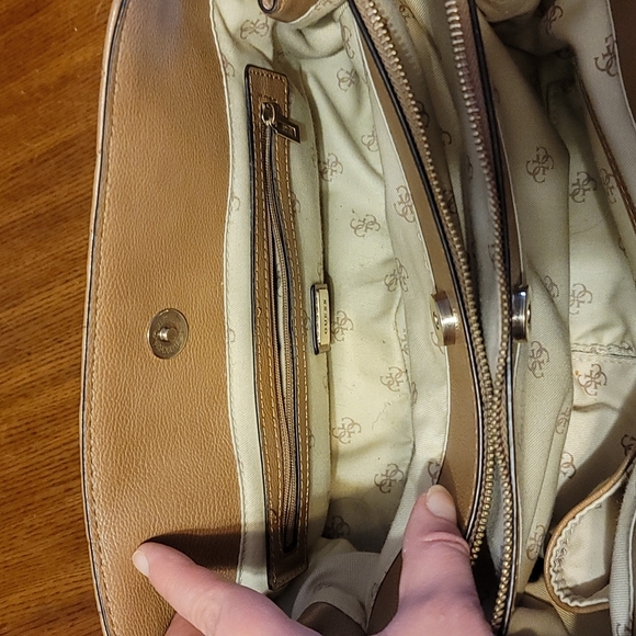 Guess Purse - Picture 5 of 7